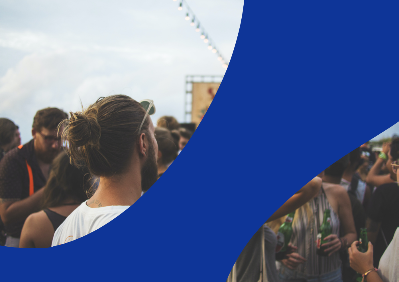 Festivalpublikum vor einer Bühne